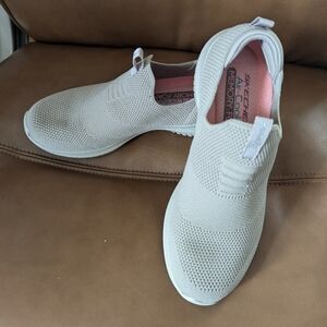 NWT Sketchers slip on sneakers (s:7.5)